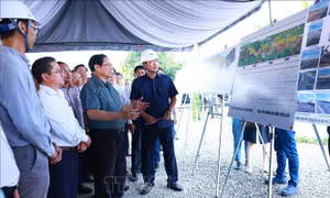Thủ tướng khảo sát các dự án hạ tầng giao thông, chống biến đổi khí hậu tại Cần Thơ