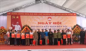 Thượng tướng Trịnh Văn Quyết dự Ngày hội Đại đoàn kết toàn dân tộc ở Hải Dương 
