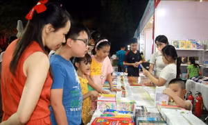 Văn hóa soi đường: Khơi dậy tình yêu sách, xây dựng xã hội học tập