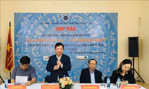 Văn nghệ sỹ hành hương về nguồn 'Qua miền Tây Bắc - Về với Điện Biên'