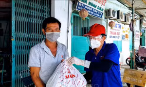 Hỗ trợ suất ăn và giảm giá nước sạch sinh hoạt cho người dân, người gặp khó khăn