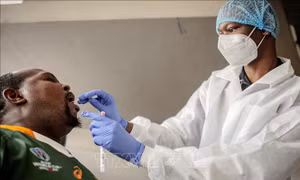 Nam Phi nghiên cứu khả năng kháng vaccine của biến thể virus SARS-CoV-2