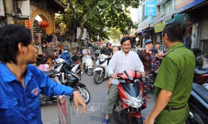 Giải quyết tình trạng ùn tắc giao thông ở cổng trường học