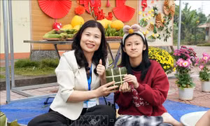 Ấm áp chương trình 'Bánh chưng xanh - Chợ Tết quê em' dành cho trẻ khuyết tật