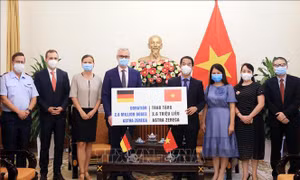 Nỗ lực vì mục tiêu vaccine cho toàn dân - Bài 2: Những đóng góp quý báu của kiều bào và bạn bè