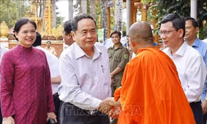 Chủ tịch Quốc hội Trần Thanh Mẫn dự Ngày hội Đại đoàn kết toàn dân tộc tại Cần Thơ