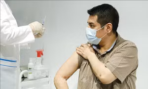 Tổng thống Nga tặng huân chương cho Chủ tịch công ty bào chế thuốc điều trị COVID-19
