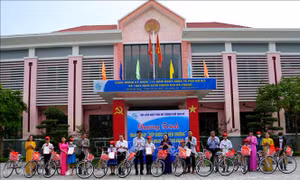 Ngày Quốc tế Phụ nữ: Nhiều chương trình hỗ trợ học sinh nghèo vượt khó