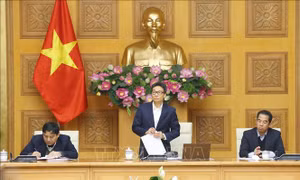 Người Việt Nam nhập cảnh qua đường bộ không phải trả phí cách ly tập trung