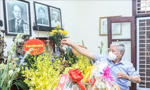 Chủ tịch Ủy ban Trung ương MTTQ Việt Nam dâng hương tưởng nhớ đồng chí Lê Quang Đạo
