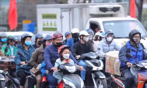 Người dân ùn ùn trở lại Hà Nội sau kỳ nghỉ Tết Nguyên đán