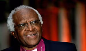 Biểu tượng chống phân biệt chủng tộc, Tổng Giám mục Desmond Tutu qua đời ở tuổi 90