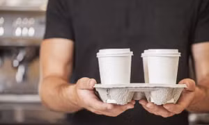 Dịch viêm đường hô hấp cấp COVID-19: Starbucks cấm sử dụng cốc dùng nhiều lần