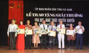 Trao Giải thưởng Văn học nghệ thuật Nguyễn Khuyến lần thứ VIII 
