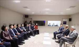 Thủ tướng Phạm Minh Chính gặp Người sáng lập kiêm Chủ tịch Điều hành WEF