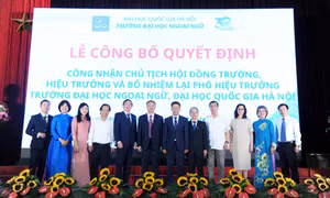 Trao Quyết định công nhận tân Hiệu trưởng trường Đại học Ngoại ngữ - Đại học Quốc gia Hà Nội