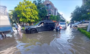 Giải pháp phòng chống úng ngập lâu dài cho Hà Nội khi mưa bão