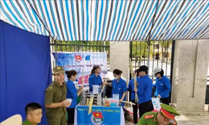 'Nước mía 0 đồng' giải nhiệt cho thí sinh
