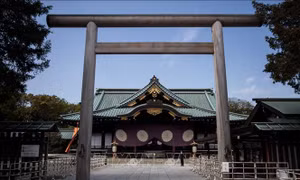 Thủ tướng Nhật Bản Fumio Kishida gửi đồ lễ tới đền thờ Yasukuni