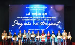 Công bố 35 tác phẩm văn học nghệ thuật xuất sắc về chủ đề 'Sống mãi với thời gian'