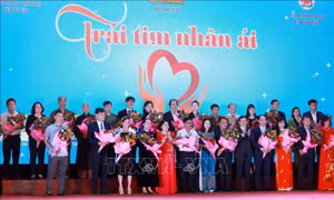 Giao lưu 'Trái tim nhân ái' đồng hành cùng người khuyết tật, trẻ mồ côi 