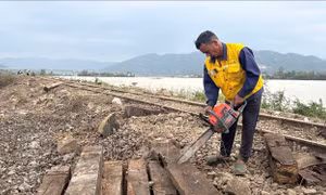 Thông tuyến đường sắt Bắc - Nam sau ảnh hưởng mưa lũ tại Nam Trung Bộ