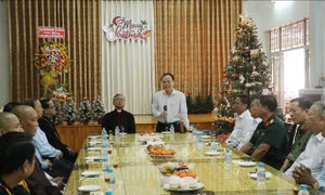 Thăm, chúc mừng Giáng sinh các cơ sở Công giáo và Tin lành ở Cần Thơ