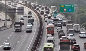 Nhiều trẻ nhỏ, người già được 'giải cứu' khỏi nắng nóng trên cao tốc Pháp Vân