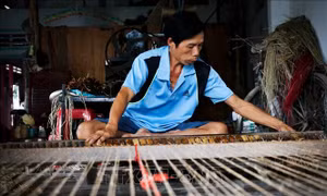 Đưa làng nghề dệt chiếu xã Long Định vào 'bản đồ' du lịch