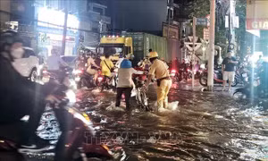 TP. Hồ Chí Minh: Đợt triều cường tiếp tục vượt báo động 3