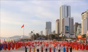 Gần 1.000 người đồng diễn nghệ thuật mừng 49 năm Ngày giải phóng Nha Trang
