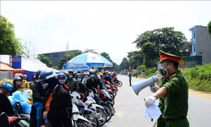 Người từ vùng nguy cơ thấp và trung bình vào Tuyên Quang không cần xét nghiệm SARS-CoV-2