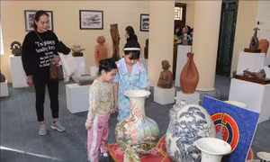 Trưng bày chuyên đề gốm nghệ thuật và trải nghiệm Hương Tết Việt
