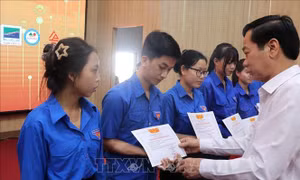 Trao 2,2 tỷ đồng học bổng cho 104 sinh viên khó khăn tại Kiên Giang