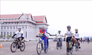 Đạp xe chào mừng kỷ niệm Năm Đoàn kết Hữu nghị Lào - Việt Nam 2022