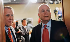 Cựu Thượng nghị sỹ Jon Kyl thay vị trí của ông John McCain tại Thượng viện Mỹ