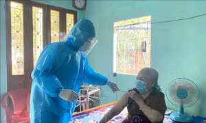 Vĩnh Long: Nâng độ bao phủ vaccine, tạo 'lá chắn' bảo vệ người dân 