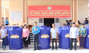 Tiền Giang chú trọng phát triển đảng viên trong công nhân lao động tại các doanh nghiệp ngoài Nhà nước