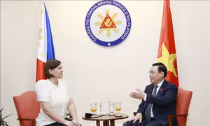 Chủ tịch Quốc hội Vương Đình Huệ hội kiến Phó Tổng thống Philippines 