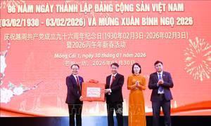 Lãnh đạo TP Đông Hưng (Trung Quốc) chúc mừng kỷ niệm 96 năm Ngày thành lập Đảng Cộng sản Việt Nam