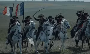 Tác phẩm 'Napoleon' do Apple sản xuất bất ngờ được đánh giá cao