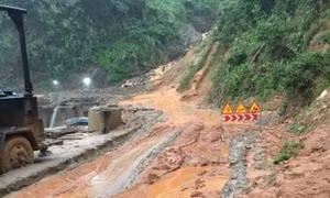 Yên Bái khẩn trương khôi phục các tuyến đường giao thông bị mưa, lũ tàn phá