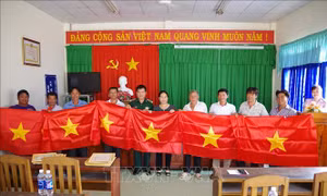 Khen thưởng 8 chủ phương tiện và ngư dân quên mình cứu nạn trên biển