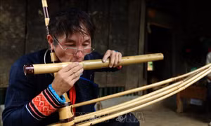 Lý A Lệnh - Nghệ nhân chế tác khèn Mông trên núi Thẩm Hái