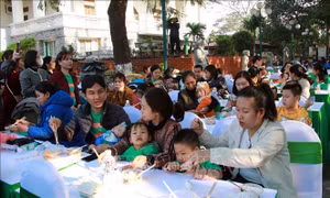 Mang niềm vui cho trẻ bại não ở Nam Định
