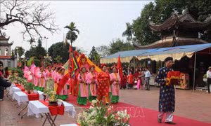 Lễ dâng hoa thủy tiên tại Văn miếu Mao Điền