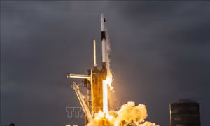 SpaceX dự kiến chuyến bay thương mại đầu tiên có hoạt động đi bộ ngoài không gian