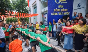 Sôi nổi giải kéo co chào mừng 80 năm Ngày thành lập Thông tấn xã Việt Nam