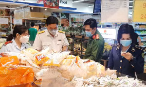 Cao điểm chống buôn lậu hàng thiết yếu, hàng cấm