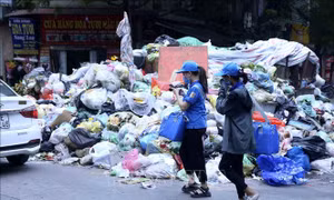 Rác lại bủa vây nội thành Hà Nội